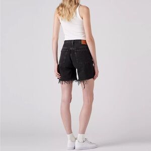 Mid thigh Levi’s black shorts size 28